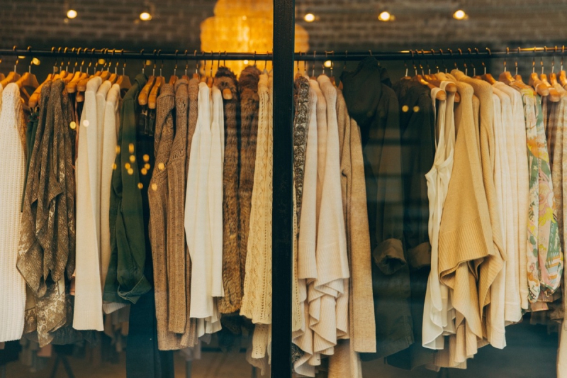 ecommerce-VILLEFRANCHE SUR MER-min_clothe_fashion_store_shop_window_store_front-21277